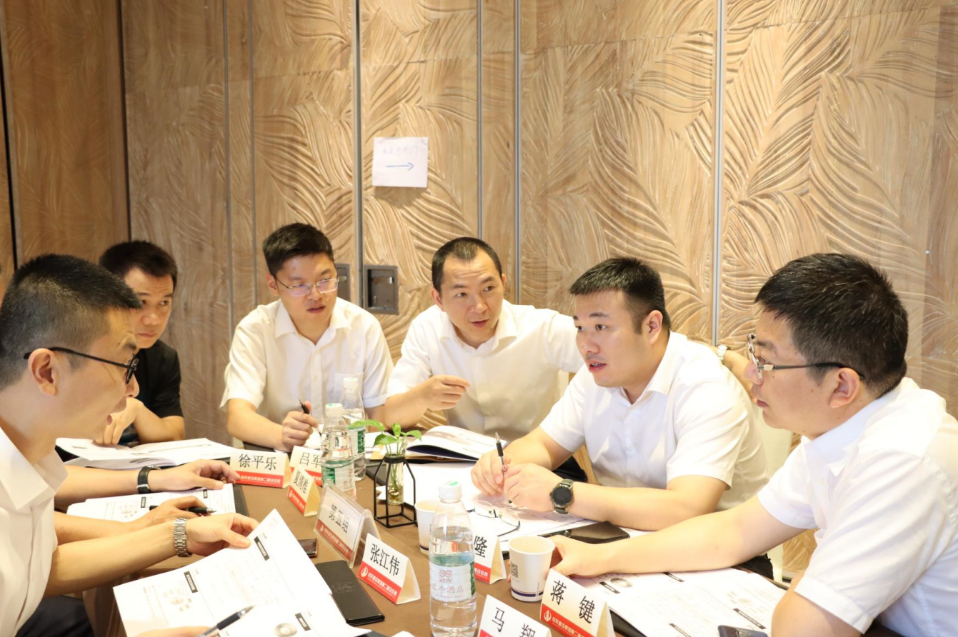 2021年6月25日-26日，w66旗舰厅二建组织开展了2021年中高层主管执行力培训。本次培训特邀清华、北大、上海交大总裁班讲师，中国企业家协会特聘高级讲师许晋老师进行授课。